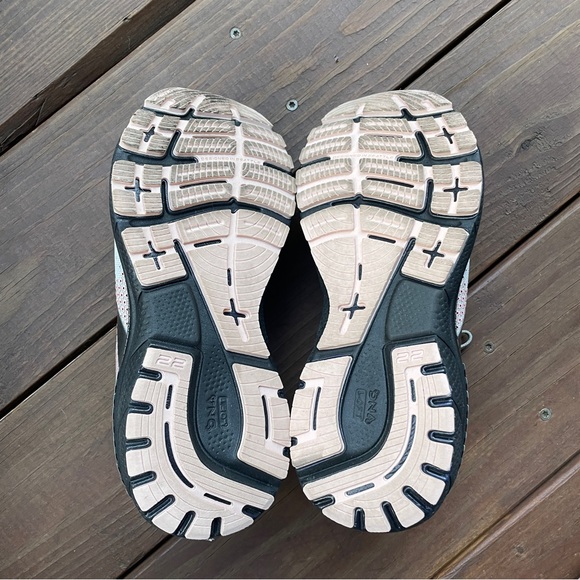 Brooks - Adrenaline GTS 22 Road-Running Shoes - Picture 6 of 8